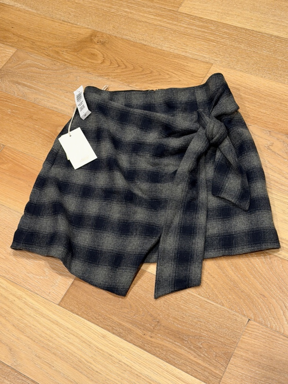 Wilfred Aritzia Black and Gray Plaid Wrap Skirt wool blend 2 NWT